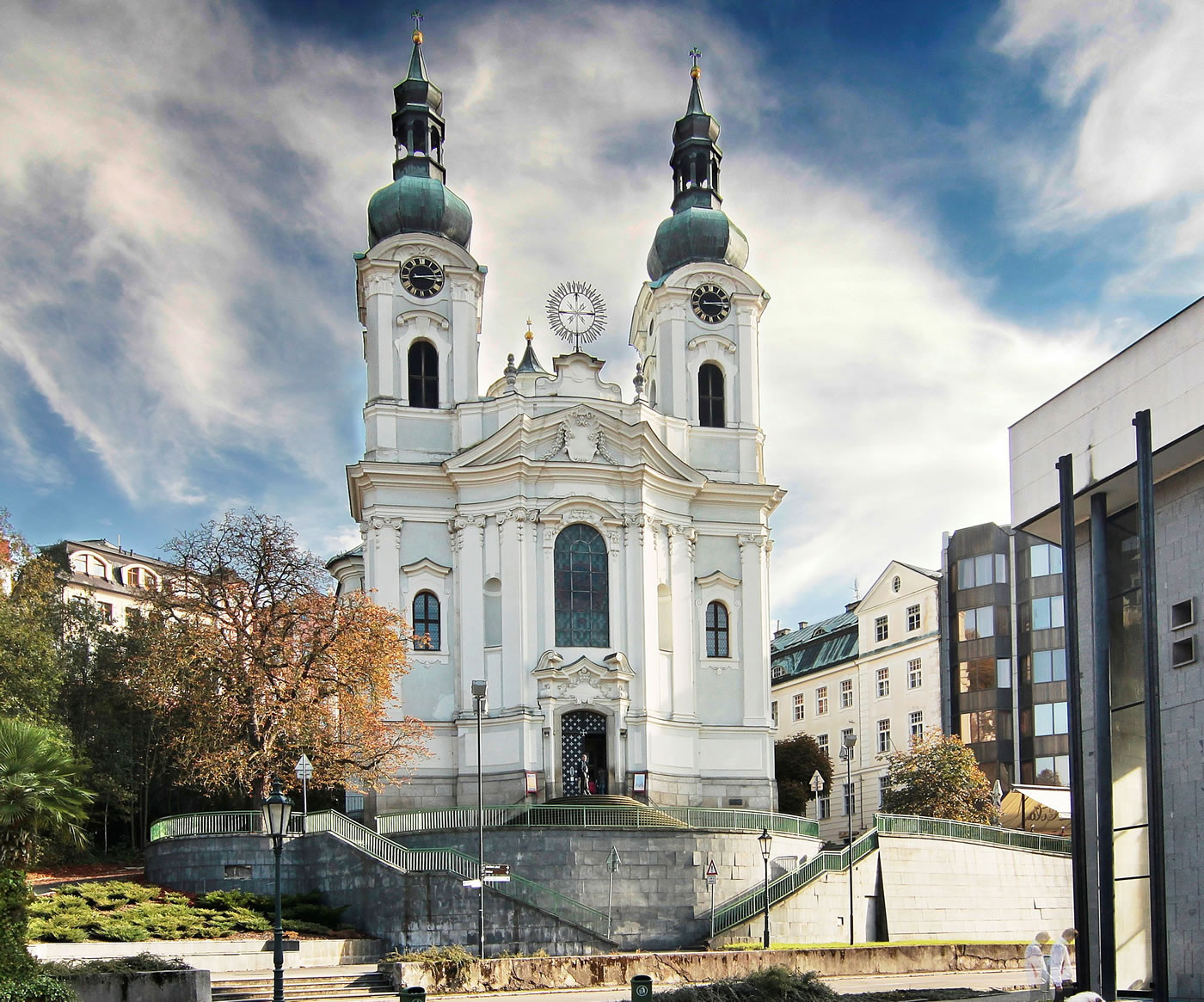 Maria church. Храм Марии Магдалины в Карловых Варах. Церковь Марии Магдалины в Чехии. Карловы вары костелы.